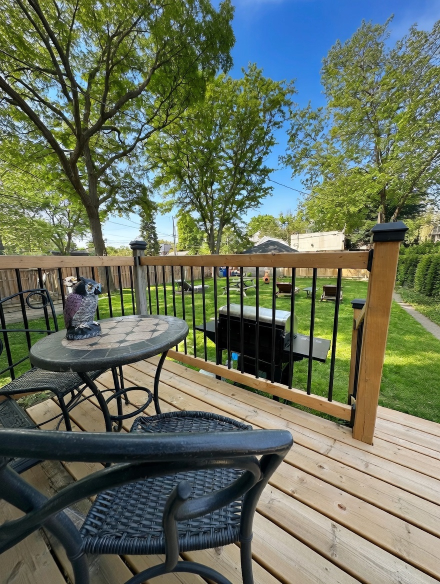 Trendy Home with Spacious Backyard – photo 10